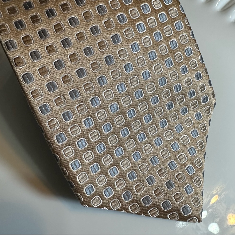 Charter Club Club Room 100% Silk Tie – Pale Gold with Light Blue & White, NWT